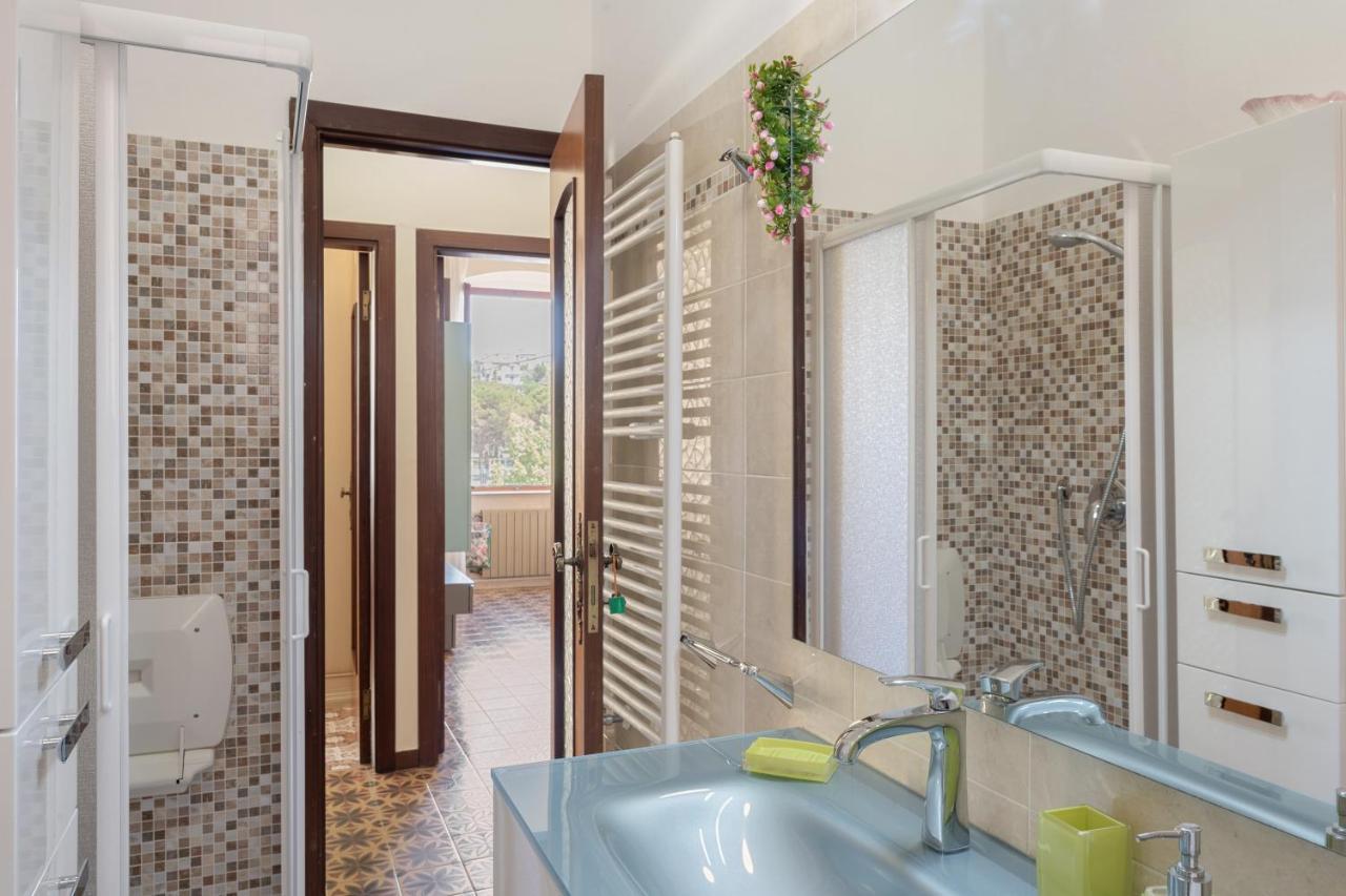 Cadimare Lovely Apartment ลาสเปเซีย ภายนอก รูปภาพ